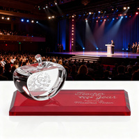 Trophée Pomme en Cristal Style Mode Noble avec Base Rouge pour Souvenirs et Artisanat en Cristal - Collection en Gros