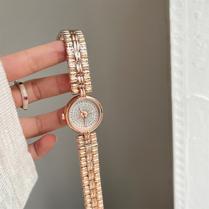 Reloj <span class=keywords><strong>de</strong></span> <span class=keywords><strong>cadena</strong></span> <span class=keywords><strong>de</strong></span> oro Vintage <span class=keywords><strong>de</strong></span> lujo para mujer, movimiento <span class=keywords><strong>de</strong></span> cuarzo <span class=keywords><strong>de</strong></span> moda <span class=keywords><strong>de</strong></span> nicho antiguo <span class=keywords><strong>de</strong></span> gama alta, caja <span class=keywords><strong>de</strong></span> aleación gruesa <span class=keywords><strong>de</strong></span> 10mm, esfera <span class=keywords><strong>de</strong></span> cristal - Product Image 3