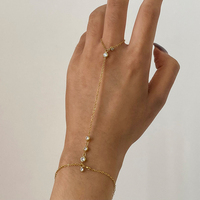 J&D Chaîne de Doigt Perle Papillon Céleste 18K Or Acier Inoxydable, Chaîne de Main Minimaliste, Art de Bras Superposé Quotidien