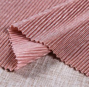 핫 세일 100% 폴리에스터 플리츠 드레스 원단 금박 프린트 니트 플리츠 폴리에스터 원단 드레스용 - Product Image 3