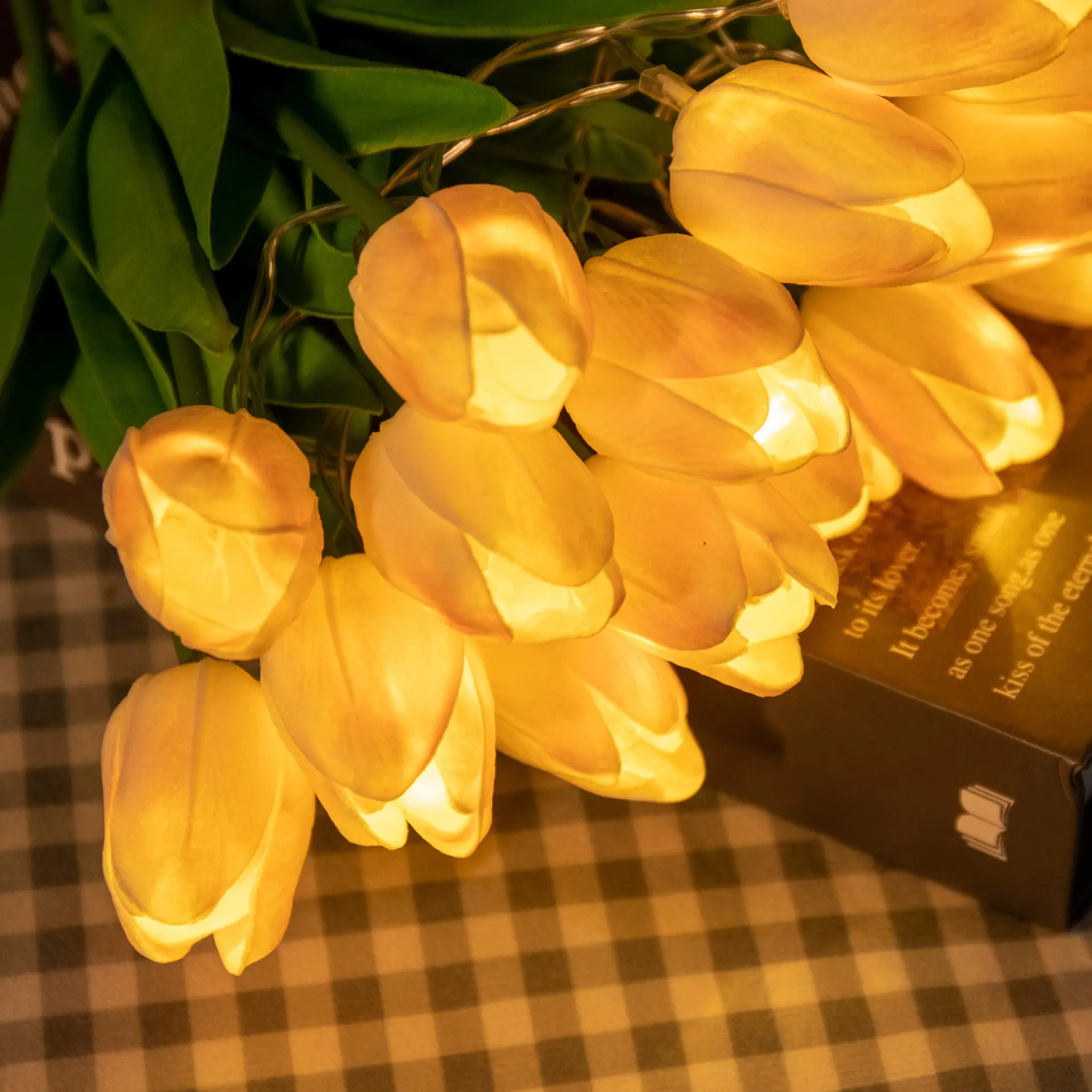 ज्वलंत एलईडी पकड़े गुच्छा फूलदान के लिए ट्यूलिप फूल प्रकाश रात कमरे सजावट छुट्टी पार्टी उपहार परिदृश्य परिवेश टेबल आभूषण