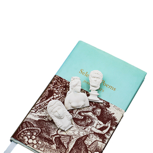 Pin de solapa de PVC de goma blanda con mini escultura de arte: David, Buda, Cabeza de Duquesa, para museos y galerías de arte - Product Image 4