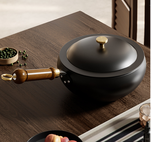 Wok Negro de Lujo 2026 con Mango de Madera y Tapa con Perilla de Latón, 28 cm, Antiadherente, Apto para Inducción, para Cocina Casera, Sartén para Saltear - Product Image 1