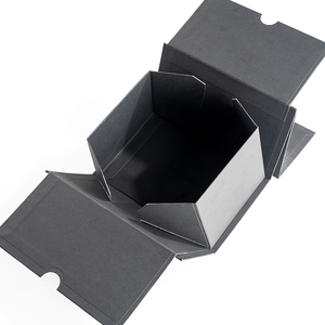 Small Folding Magnetic Close <b>Gift</b> <b>Box</b> with Handle - Product Image 4