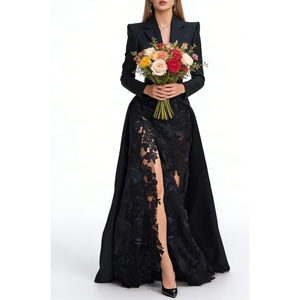 Robe de soirée noire en satin pour femme - Robe longue formelle à fente haute et dentelle - Mode - Product Image 4