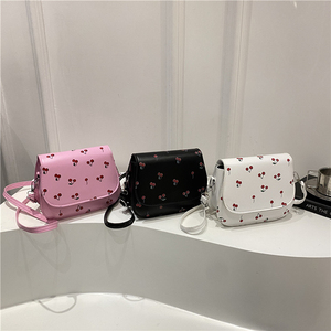Borsa A Tracolla Coreana In Poliuretano Con Catena – Piccola Borsa Luminosa, Chiusura Magnetica, Colori Nero, Argento, Bianco, Kaki E Rosa, Stile Street