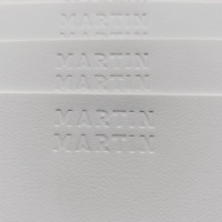 Vêtements personnalisés en gros étiquettes de balançoire en relief étiquette volante en papier d'art conception d'étiquette de balançoire logo en relief