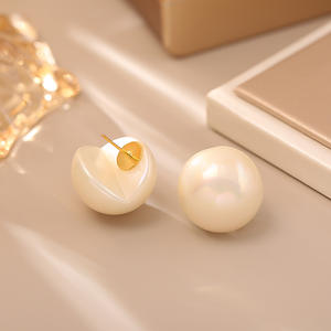 <span class=keywords><strong>Orecchini</strong></span> a perno dal design minimalista con perle bianche a forma di bocca di pesce, eleganti, alla moda, versatili e adatti per il commuting - Product Image 4