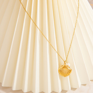 Collar de Acero Inoxidable Serie Océano con Colgante de Doble Pez y Dijes Temáticos de Trébol de Cuatro Hojas, Joyería Multicapa para Mujer - Product Image 3