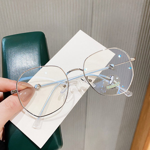 Nouvelles lunettes anti-lumière bleue en métal, monture carrée, taille moyenne, verres en acrylique, montures de lunettes unisexes avec design en forme de cœur - Product Image 1