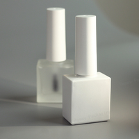 Approvisionnement direct usine – Bouteille de vernis à ongles en gel UV carrée en verre blanc/noir de 7 ml avec logo personnalisé et capuchon à pinceau