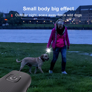 Mini Répulsif Canin Portable Extérieur Étanche Multifonctionnel à Ultrasons avec Contrôle Automatique et Anti-Aboiement, Rechargeable et Sûr - Product Image 2