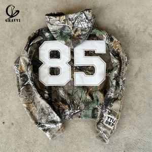 Sweat à capuche zippé camouflage personnalisé, coupe oversize, style streetwear, imprimé forêt, avec numéro 85 en twill, en molleton épais, fermeture frontale - Product Image 4