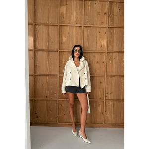 Abrigo de Gabardina para Mujer CROP Boyfrench, Diseño Elegante con Piedras - Product Image 2