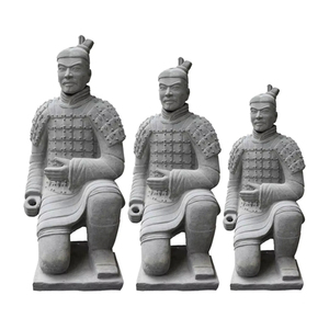 Statue antique chinoise grandeur nature en pierre naturelle, granit, marbre, ou terracotta, représentant un guerrier archer agenouillé - Product Image 1