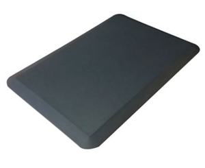 Esté <span class=keywords><strong>de</strong></span> pie por más tiempo y sienta una mayor comodidad con este tapete denso antifatiga que reduce <span class=keywords><strong>la</strong></span> tensión en las piernas y <span class=keywords><strong>la</strong></span> presión en las articulaciones. - Product Image 1