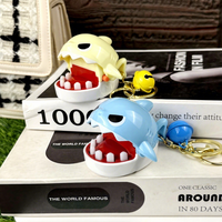 Mini porte-clés jeu Requin à mordre au doigt, jouet anti-stress amusant à presser avec des dents, avec clochette et pendentif de sac