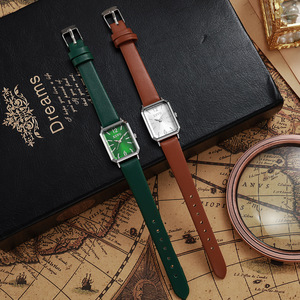 Petite montre verte à la mode avec montre étudiante à quartz à motif malachite - Product Image 3