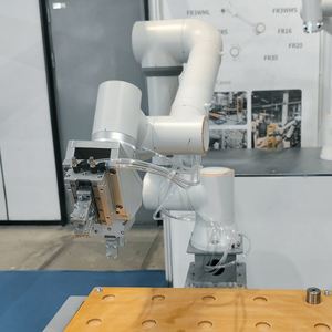 Bras robotique intelligent à 6 axes haute performance HWINT pour les lignes d'automatisation, le flux de matériaux et la manutention intelligente - Product Image 1