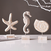 Ensemble de décoration nautique en bois blanchi, ornements sculptés à la main en forme d'étoile de mer et de hippocampe pour la maison de style côtier