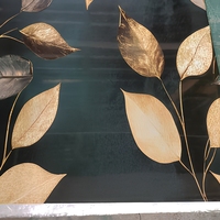 Panneau mural décoratif en PVC marbré à motifs floraux et plumes avec bordure dorée 3D