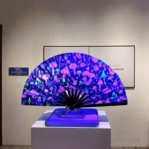 Abanico de Bambú Pintado a Mano de 33 cm, de Alto Rendimiento, con Técnica Reconocida a Nivel Mundial - Product Image 1