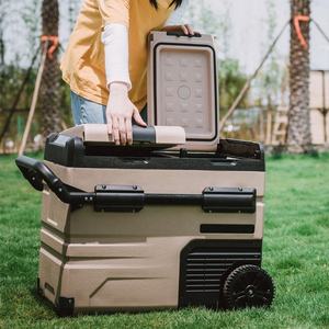 Réfrigérateur mobile de <span class=keywords><strong>camping</strong></span>-<span class=keywords><strong>car</strong></span> de 45L 12 volts Réfrigérateur de véhicule de 2 portes Mini congélateur électrique portatif de refroidisseur pour la voiture - Product Image 4