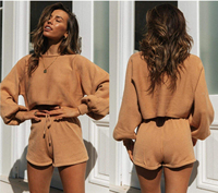 Ensemble décontracté deux pièces en maille unie avec haut court à lacets et manches longues, et pull court sexy