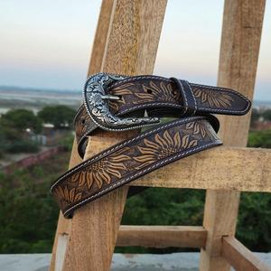 Cinturón de cuero occidental elegante y duradero con hebilla dorada antigua y accesorios de moda con detalles rústicos - Product Image 3