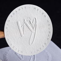 Autocollant en papier texturé haut de gamme personnalisé, autocollant de logo en gros, autocollant gaufré pour emballage de bougies, de parfums et de canettes