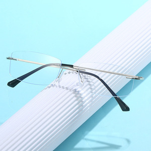 Vente en gros de montures de lunettes carrées sans monture ultra-légères pour hommes, monture en métal, verres en acrylique, résistant à la lumière bleue UV 904 - Product Image 3