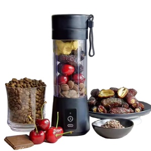 400ml <span class=keywords><strong>TikTok</strong></span> Portable Outdoor Mini Electric USB Juice Smoothie Mixer Petite lame en acier inoxydable pour une utilisation en déplacement - Product Image 3