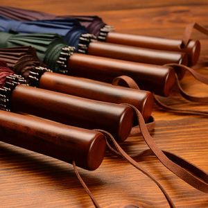 Paraguas de golf antiviento de fibra de vidrio con mango largo de madera de 16 varillas, apertura automática, logotipo con impresión UV y protección para viajes - Product Image 5