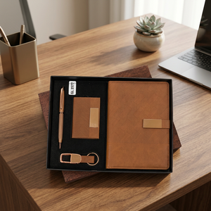 Coffret cadeau comprenant un carnet A5, un stylo roller métallique, un porte-cartes et un porte-clés, pour les clients, les employés et les essentiels de bureau. - Product Image 3