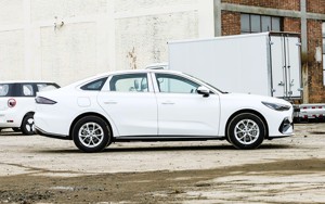 Véhicule hybride Geely Galaxy Starshine 6 de haute qualité, autonomie de 700 km, 4 portes, 5 places, nouvelle énergie, modèle 2026 - Product Image 3