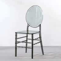 Chaise en cristal transparente monobloc moulé sans couture, idéale pour la décoration de mariages en extérieur – Prix de gros