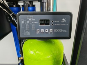 Système de traitement d'eau par osmose inverse intégré avec PLC et pompe 500L/heure certifié CE pour l'eau potable commerciale - Product Image 4