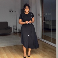 Robe midi noire à manches courtes avec boutons et fente avant, idéale pour les réunions de bureau, les dîners romantiques et les soirées élégantes.