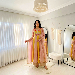 Conjunto de top Salsa Crush Butti con cuentas y lentejuelas de diseño, con pantalón de microseda y dupatta, completamente cosido y listo para usar. - Product Image 1