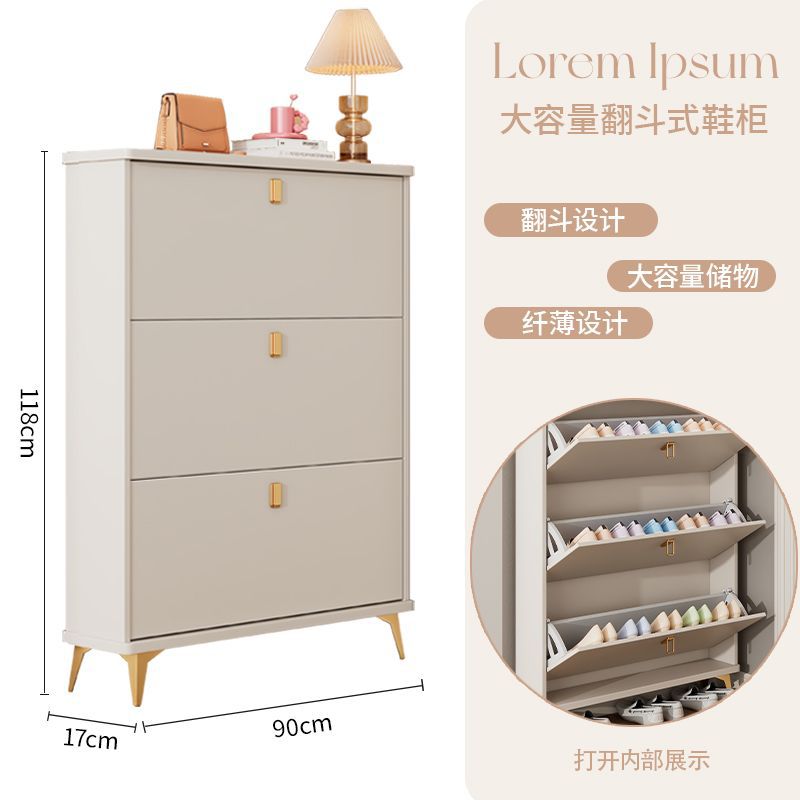 Crema, triple, 90 cm de largo, 17 cm de grosor, 118 cm de alto.