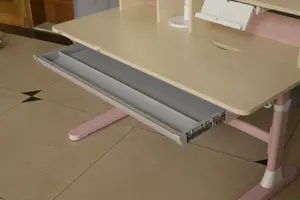 Nouveau design Bureau d'étude pour enfants réglable en hauteur pour un usage domestique Table d'étude facile à ranger pour les enfants