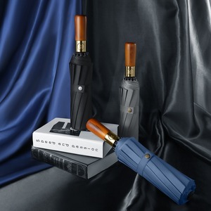 Paraguas de 3 pliegues de diseño clásico para hombre, mango de madera maciza, 12 huesos, a prueba de viento, semiautomático, logotipo personalizado, ocasiones de coche de negocios - Product Image 1