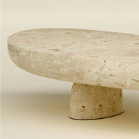 Table basse en marbre biologique forme galet Dream Home, plateau épais en dalle massive, deux bases basses, pour salon