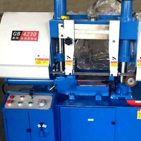 Scie à ruban horizontale hydraulique JIUCHENG GB4230 3kW pour la découpe de tuyaux en acier 300x300mm, Shandong