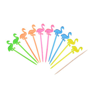Vente en gros de pics à fruits jetables en plastique, cure-dents à dessert, fourchettes à gâteau d'anniversaire, formes multiples colorées pour les fournitures d'activités - Product Image 2
