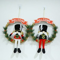Ensemble de décorations de Noël : Casse-noisette, Gardien, Poupée nain sans visage, Soldat britannique en uniforme militaire, Guirlande de vigne, Plaque de bienvenue en bois