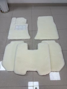 Tapis de luxe sur mesure blancs en laine australienne 35 mm, imperméables, anti-poussière, antidérapants, aiguilletés, 4 pièces pour Rolls-Royce Ghost Extended - Product Image 3