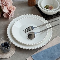 Service de table en céramique de la série Beaded Edge, compatible micro-ondes, surface peinte et dessinée à la main, style coréen, assiettes carrées et en forme de cœur