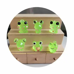 100 Stück Harz Mini Frosch im Dunkeln leuchten Winzige leuchtende Tiere Figuren Miniatur für Fairy Garden Puppenhaus Craft Decor