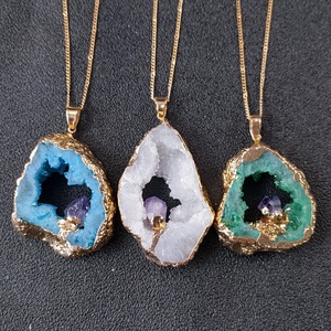 Colgante de Cristal Natural <span class=keywords><strong>Irregular</strong></span> en Bruto, Rodaja de Ágata Hueca con Incrustaciones de Amatista y Borde Dorado, Accesorios para Colgantes - Product Image 1